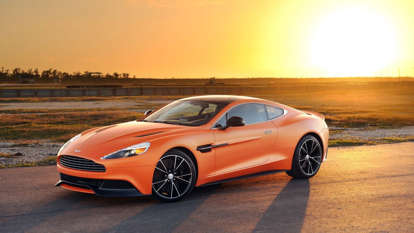 Спорткар Aston Martin