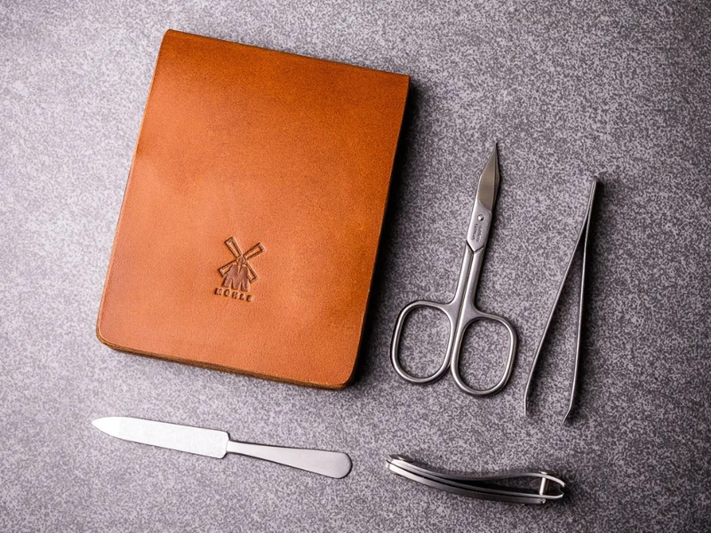 Маникюрный набор MUEHLE чехол и инструменты