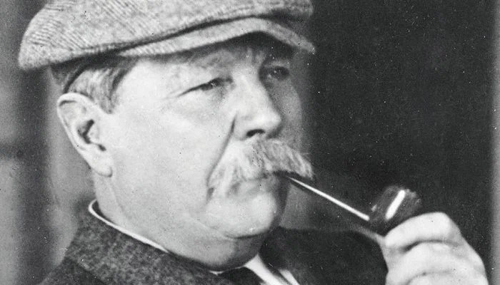 Конан Дойл с трубкой