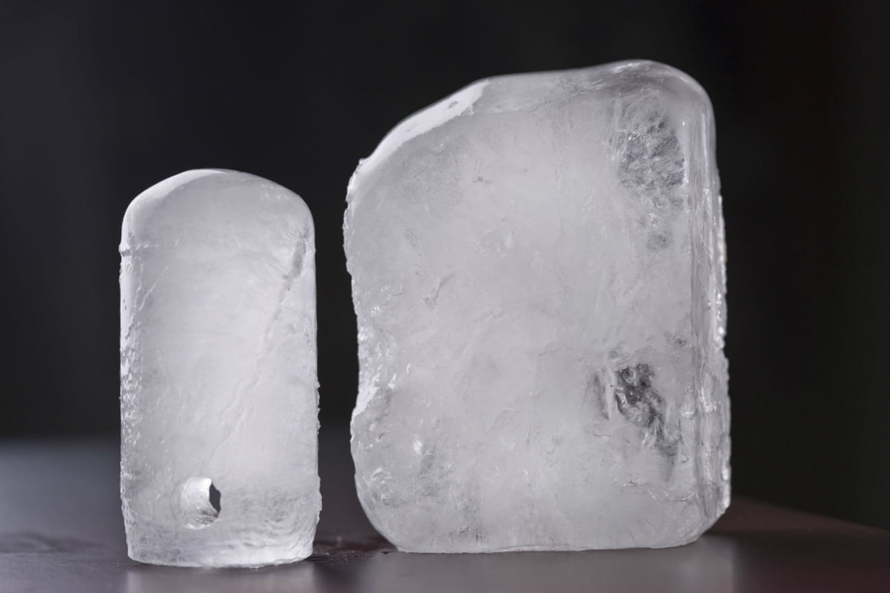 Алунит на черном фоне Алунит на черном фоне