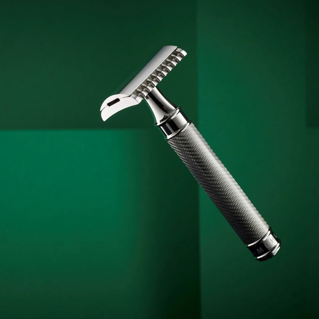 MUEHLE TRADITIONAL, хром на зеленом фоне