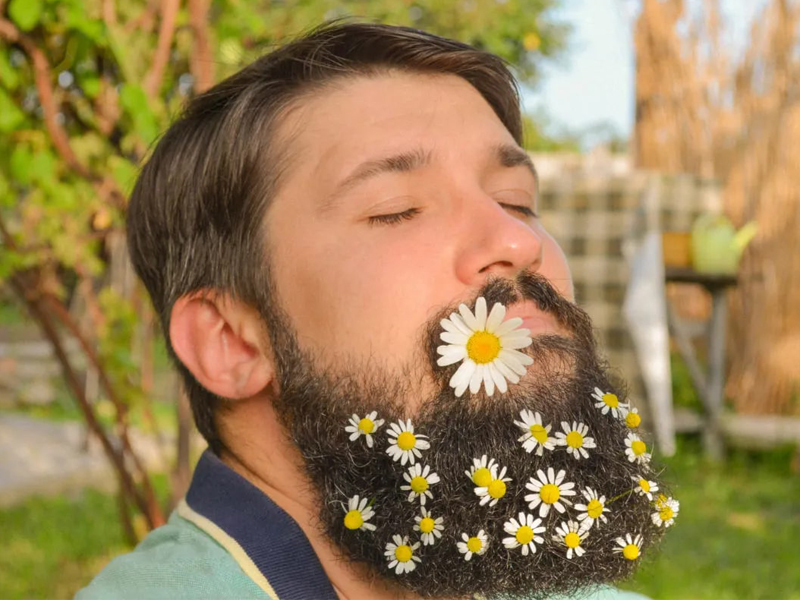 Борода с цветами